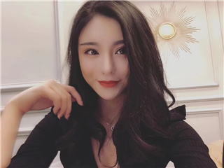 抖音高颜直腿美女小白