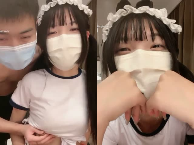 双马尾运动服苗窕妹子让两个小伙轮流操逼…