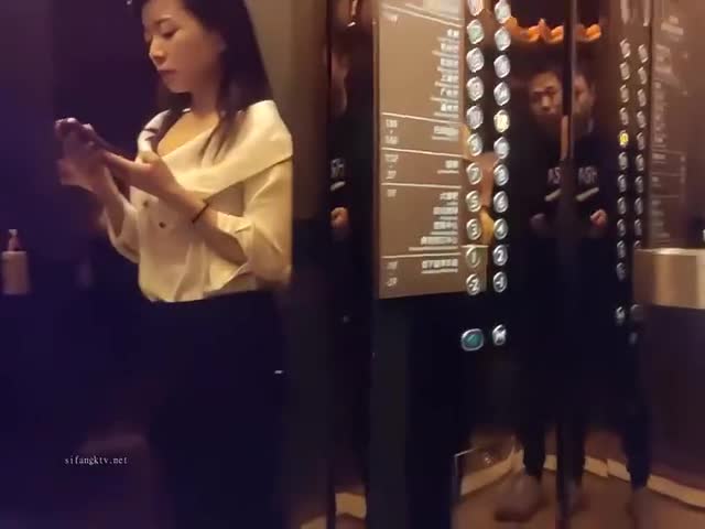 【小秋探花】漂亮22岁小姐姐，相约酒店开房
